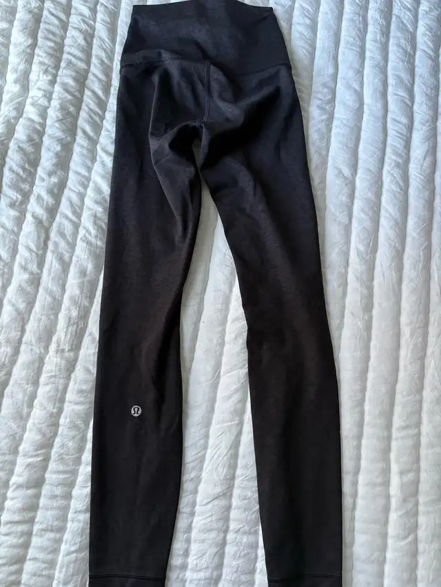 Lululemon leggings  in Women's - Bottoms in Mississauga / Peel Region - Image 3