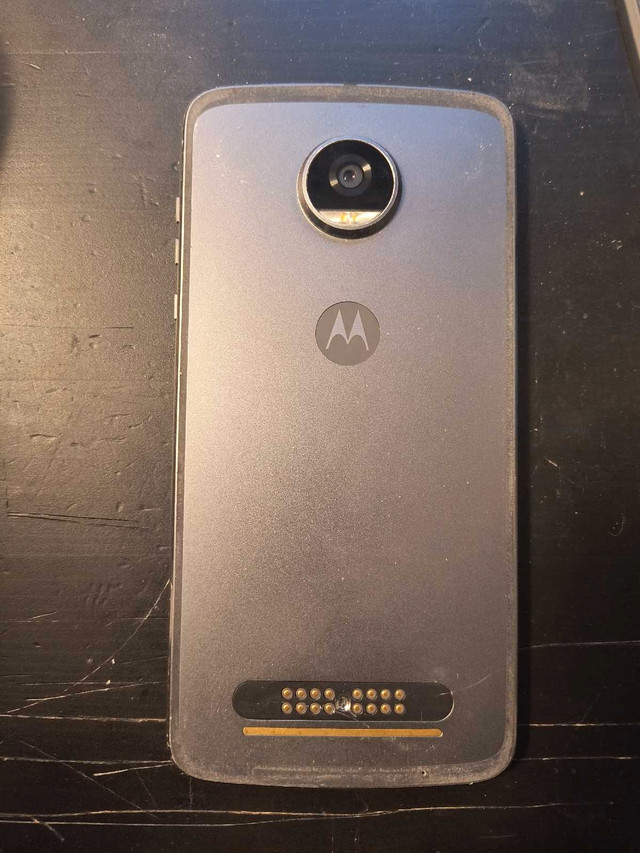 Moto Z2 Play with Rare Moto Mod Projector in Cell Phones in Calgary - Image 3