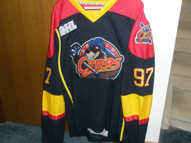 Connor McDavid Jersey in Hockey in Edmonton - Image 7