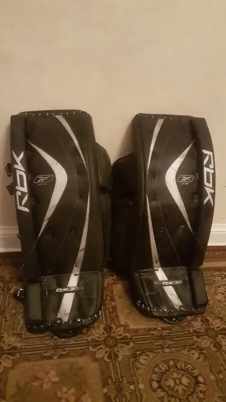 Reebox RBK 6K  JR 29" 74cm Goalie pads in Hockey in Markham / York Region - Image 2