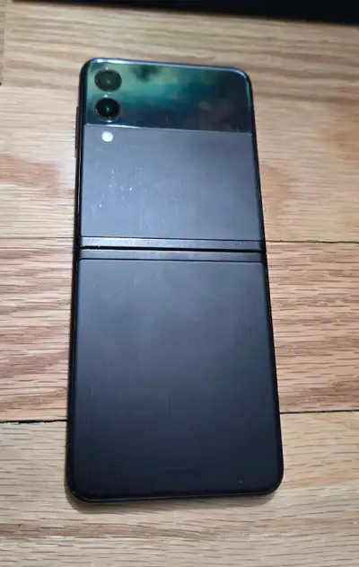 Screen does not function. Phone turns on and vibrates, but screen displays nothing indicating replac...