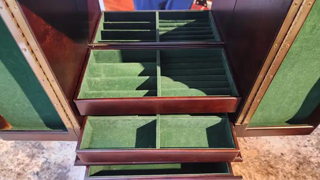 Vintage Bombay Wooden Jewelry Box Mahogany Armoire Chest Cabinet in Hutches & Display Cabinets in Ottawa - Image 4