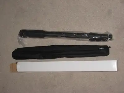 Band new, never used, sill in its original packaging. Original monopod from Canon. Fits any standard...