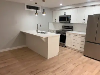 Beautifully Renovated 2-Bedroom Basement Suite in Grovenor