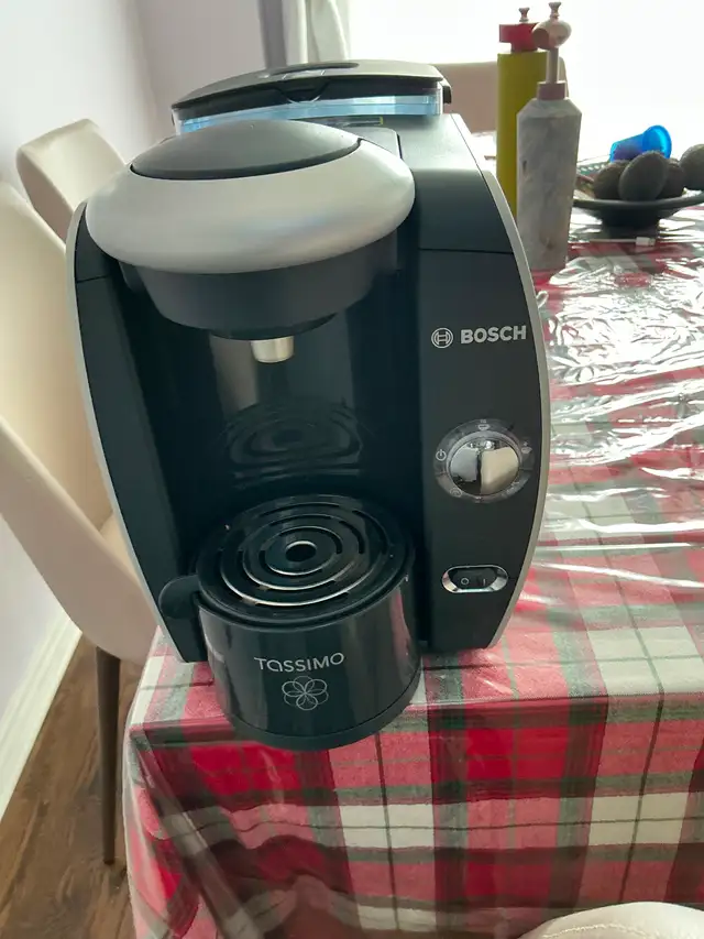 Tassimo coffee machine in Coffee Makers in Ottawa - Image 2