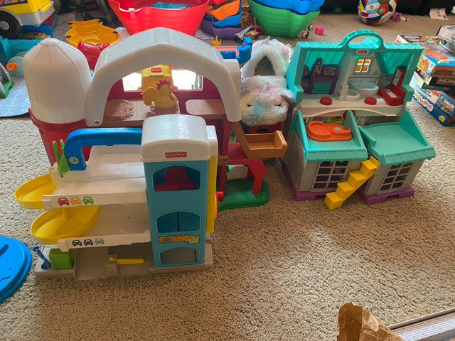 Garage sale on Mistywood Street in Garage Sales in Kitchener / Waterloo - Image 4