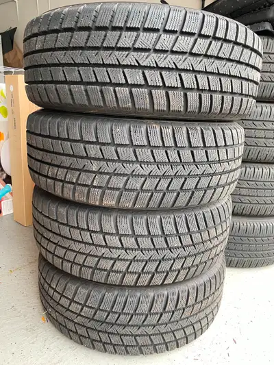 Goodyear WinterCommand P215/55R17 Winter Tires with Rims Used for 2 seasons Count - 4 Location - Gor...