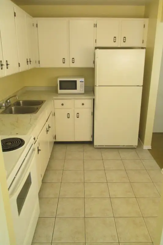 Orangeville Apartment With Closets Galore and Balcony in Long Term Rentals in Oakville / Halton Region - Image 5