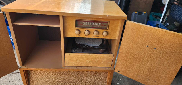 Vintage cabinet stereo in General Electronics in Edmonton - Image 2