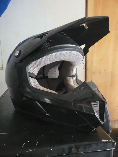casque de vtt ou moto grandeur L.