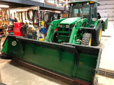 Tracteur John Deere 5083e 2014 PTO, pas d'urée! transmission manuel moteur 1300 hres Cabine chauffer...