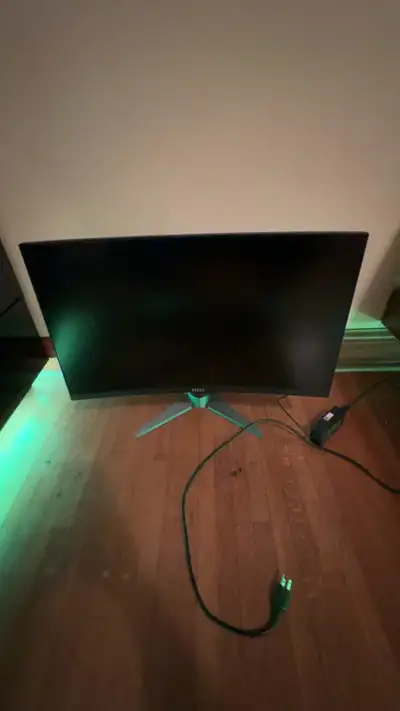 MSI gaming monitor barely used in great like new condition 144hz curved monitor