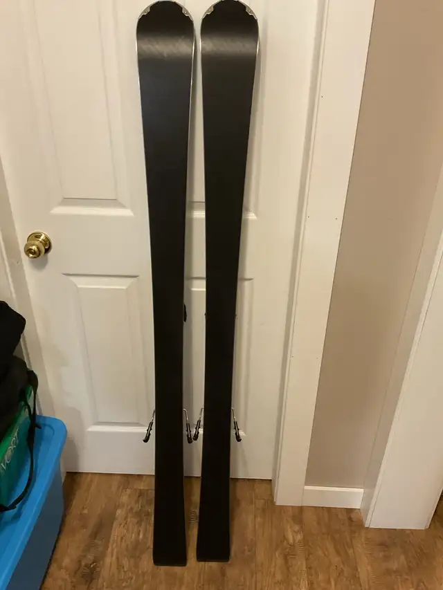 Volkl Flair Skis in Ski in Cowichan Valley / Duncan - Image 2