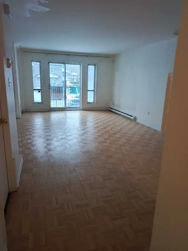 Appartement 5 1/2  Balcon  Yard  Garage (Option)Van Horne