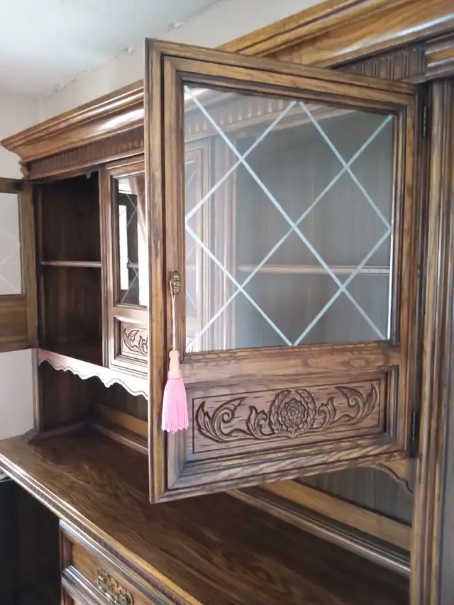 Antique china hutch & sideboard cabinet in Hutches & Display Cabinets in Kawartha Lakes - Image 4