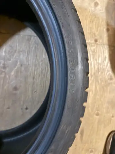 2 pneus d’hivers de marque DUNLOP SP WINTER SPORT 3D. Set up d’hivers parfait pour 911 (997,996,991)...