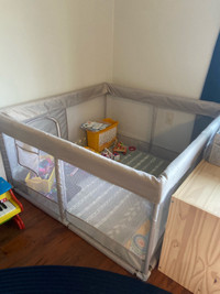 Extra large floor play pen