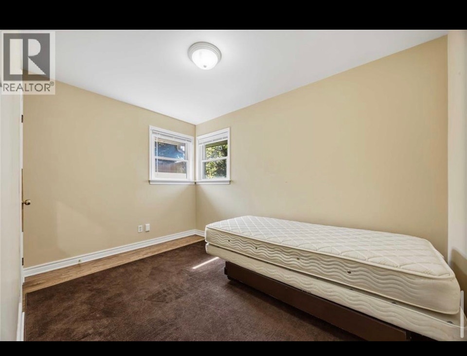 993 Highway Drive a beautiful home in Sarnia 5