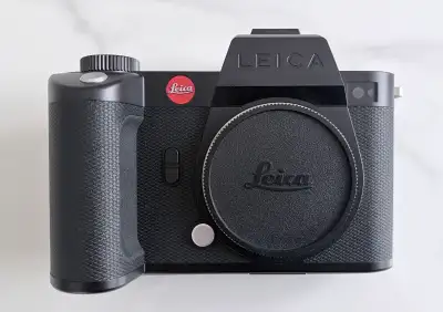Selling my Leica SL2S camera with a Sigma 24mm DN DG Contemporary lens. This camera is in mint condi...