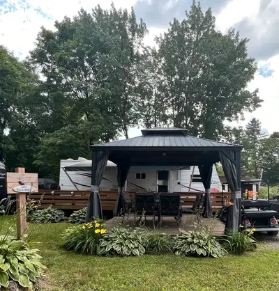 Jayco JayFly 2007, 31 pieds 2 slides out, 2 chambres fermées Auvent de 3 ans Inclus: - Cart de Golf...