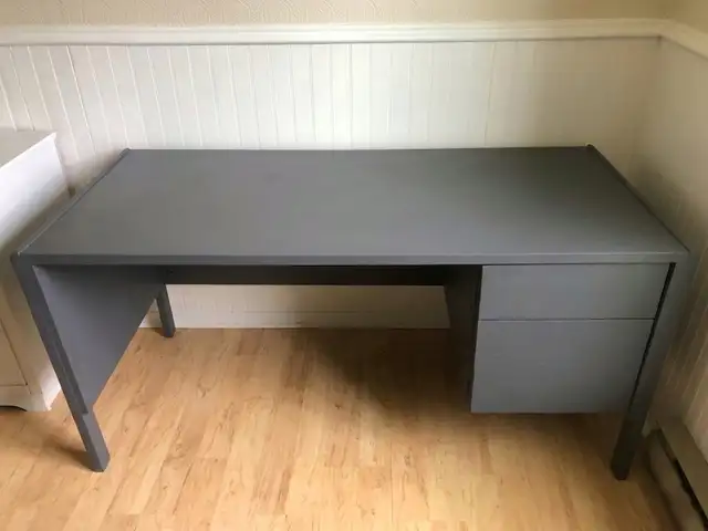 Grey Office Desk with Drawers in Desks in Edmundston - Image 2