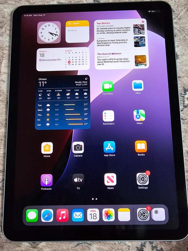 13 inches iPad Pro M4 256 GB - Magic Keyboard - Apple Pencil Pro in iPads & Tablets in City of Toronto