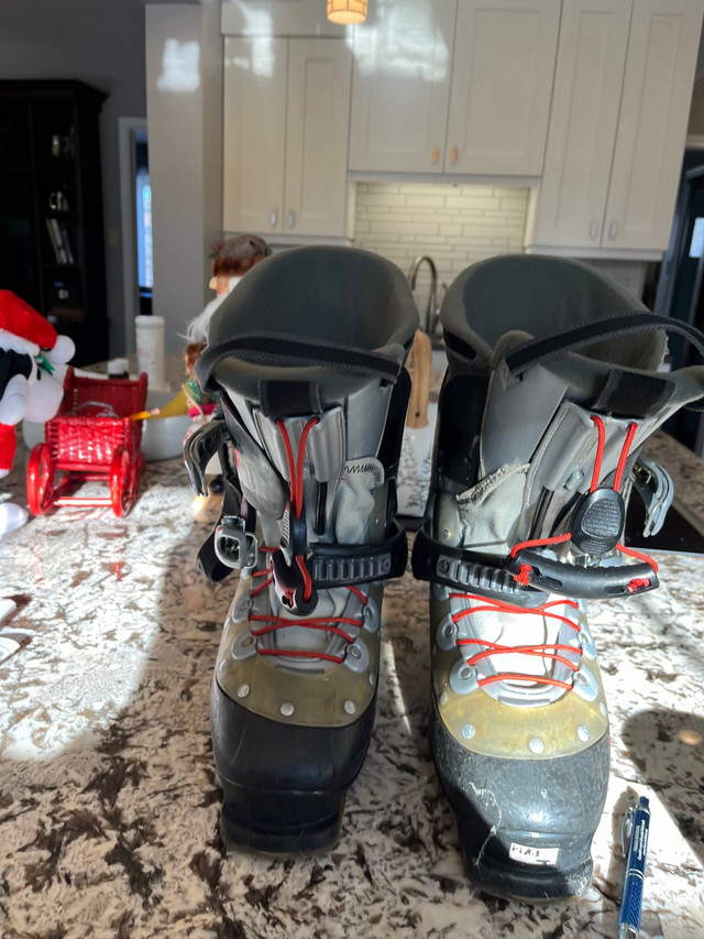 Salamon L 99 ski boots. 27.5. Used  in Ski in City of Halifax - Image 3