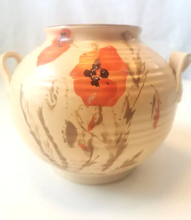Share Ceramic Poppy Vase Wide Scroll Handles Art Deco Circa 1940 in Home Décor & Accents in Markham / York Region - Image 5