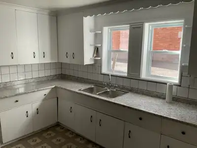 One and two bedroom apartment in Vanier available now