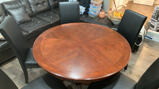 48” solid round dinning table with 5 new bonded leather chairs in Dining Tables & Sets in Oshawa / Durham Region