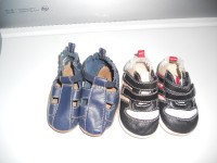 Robeez boys 6 - 12 months    two pair