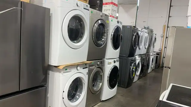 Appliances Clearance Sale Fridges,Stoves,Washer Dryers and more in Refrigerators in Mississauga / Peel Region - Image 8