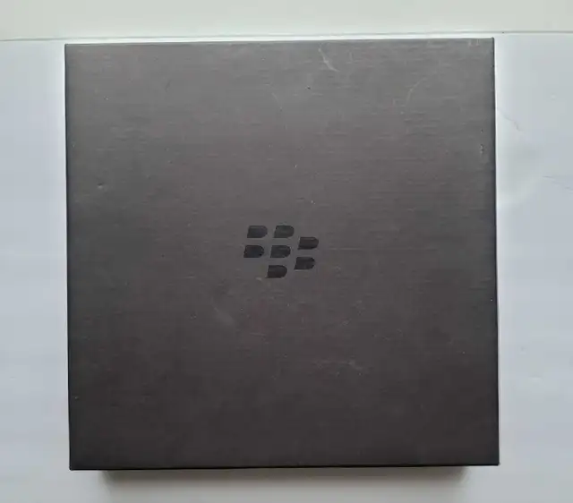 BLACKBERRY PLAYBOOK 16G WI-FI 7 INCH in iPads & Tablets in Barrie - Image 2