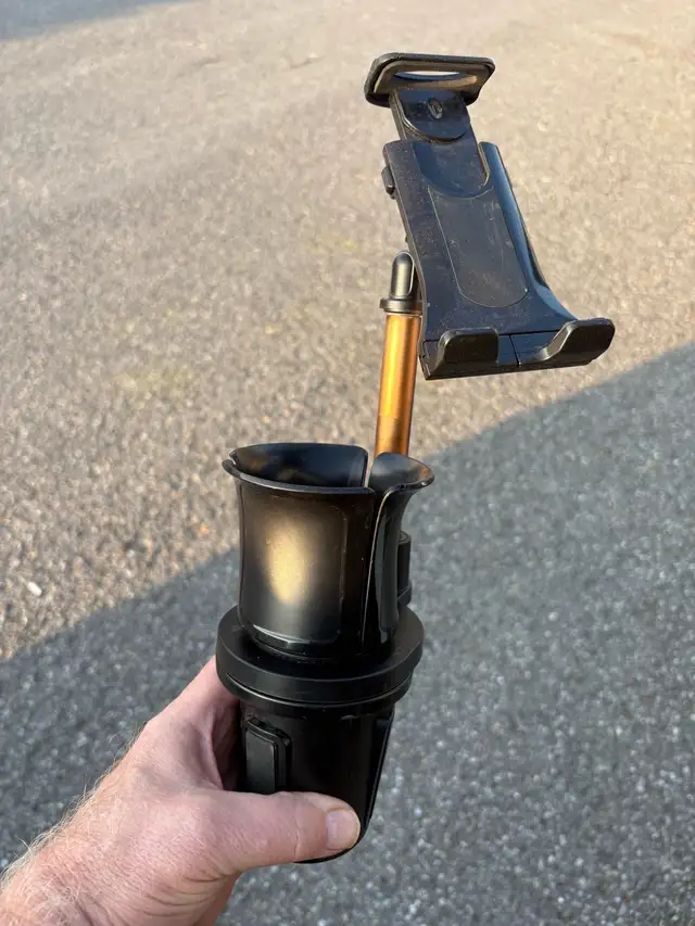 Car Cup Holder Phone Mount in Motorcycle Parts & Accessories in Ottawa - Image 4