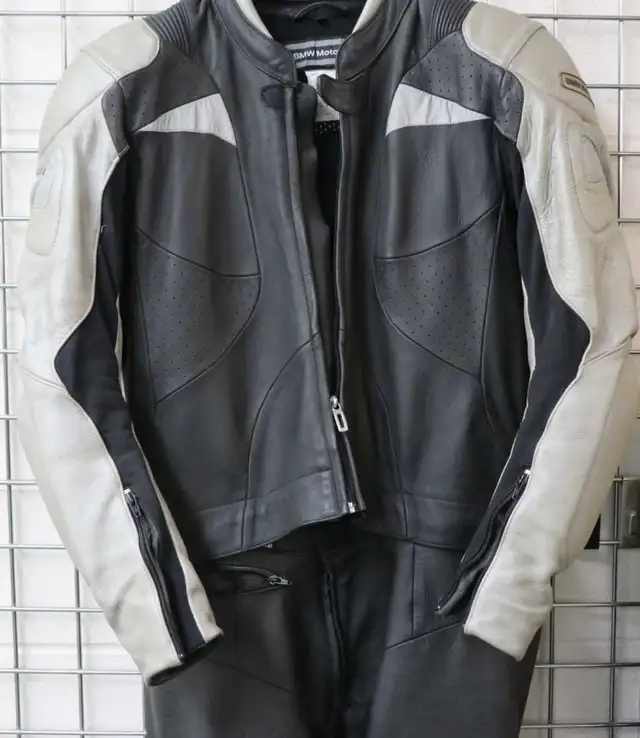 BMW Motorrad Heran 2 piece Motorcycle Leather Pro Race suit in Motorcycle Parts & Accessories in Saskatoon - Image 3