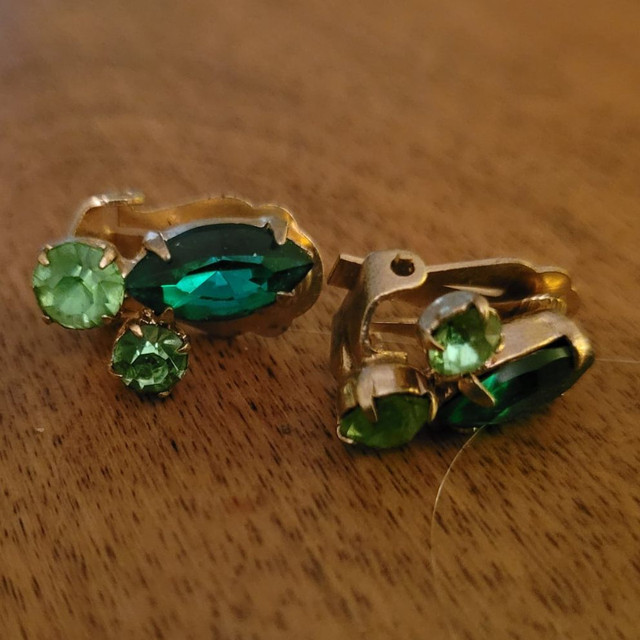 vintage costume jewelry - clip on earrings with rhinestones in Jewellery & Watches in Cole Harbour - Image 3