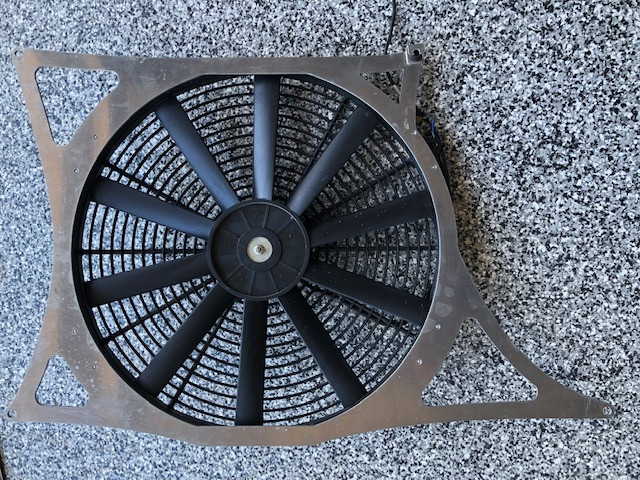BMW Mishimoto Electric Fan in Engine & Engine Parts in Calgary