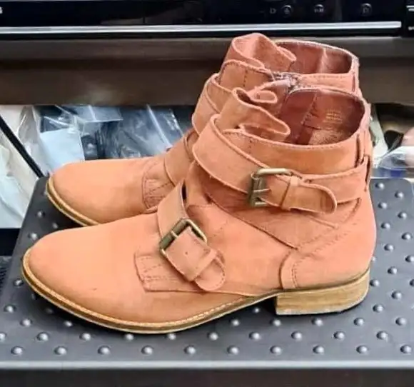 Steve Madden Genuine Leather Women's Buckled Boot in Women's - Shoes in City of Toronto - Image 2
