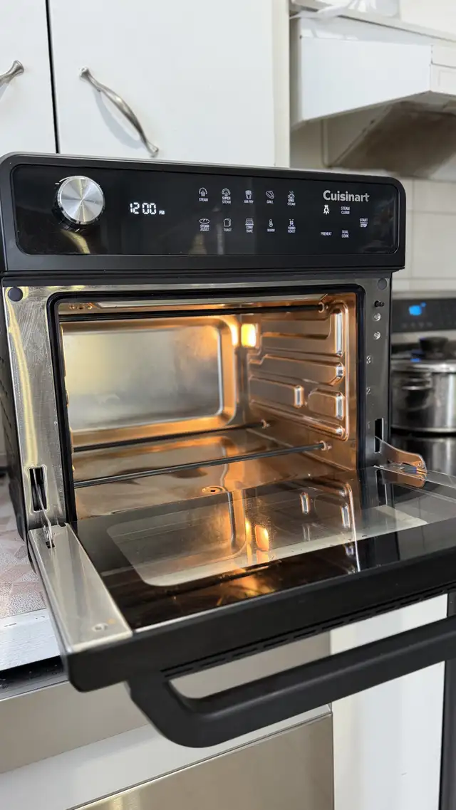 Cuisinart Gourmet Pro Air Fryer Oven, Toast, Grill, Broil, Steam in Toasters & Toaster Ovens in St. Catharines - Image 5