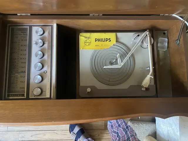 Antique Philips Stereo in Stereo Systems & Home Theatre in Markham / York Region - Image 3