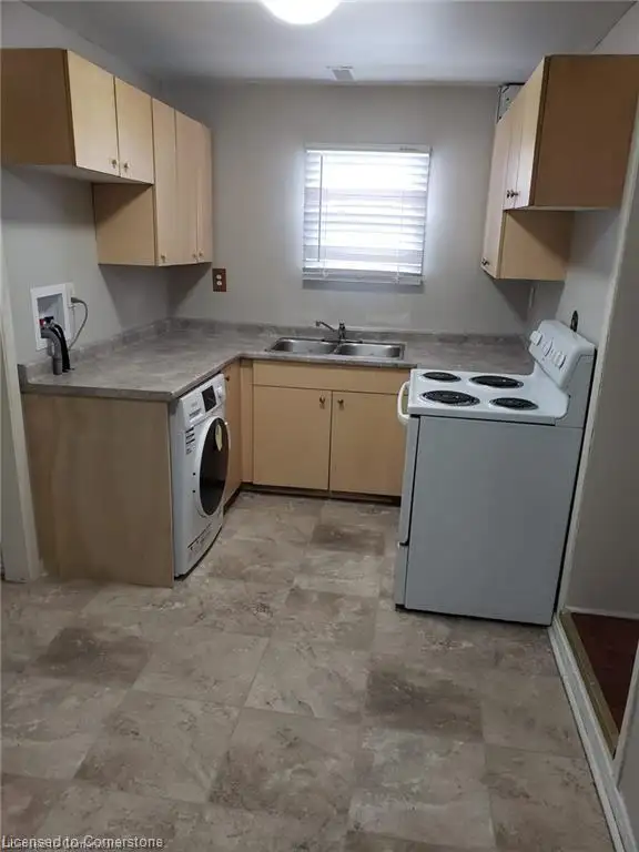 Hamilton East 3 Bed Room $1695.00   60% utilities