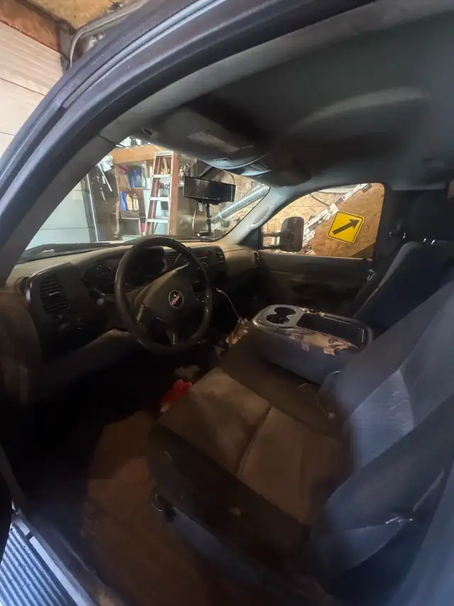 2008 Chev 3500 wrecker tow truck in Heavy Trucks in Charlottetown - Image 4