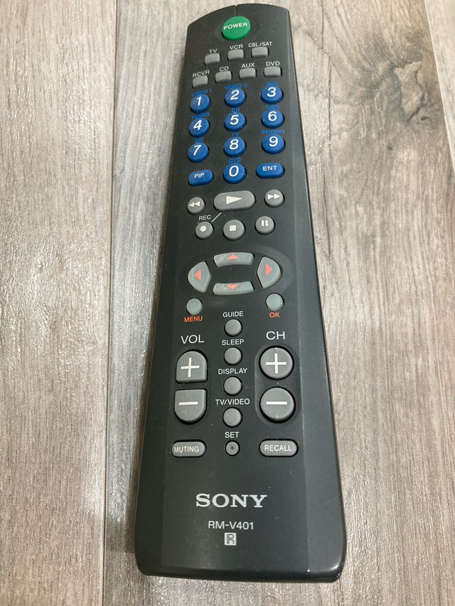 Sony Universal Remote RM-V401 in CDs, DVDs & Blu-ray in Kawartha Lakes
