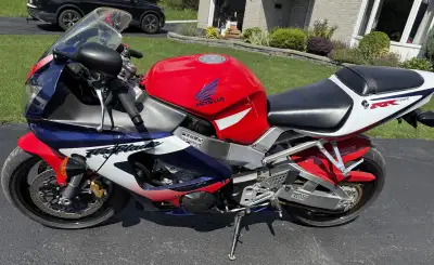 - Only owner - 929cc - No accidents - No issues - Around 9500km on the odometer - Full car report ca...