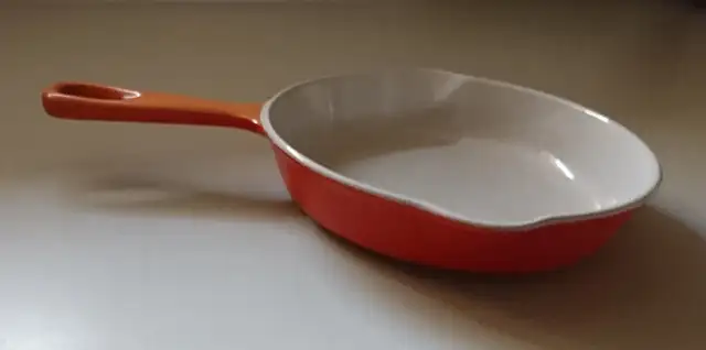 Vintage LE CREUSET Orange Enameled Cast Iron 6.5" Skillet Pan in Arts & Collectibles in Oshawa / Durham Region - Image 5