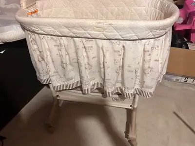 smoke and pet free home in very good condition used it as a second bassinet