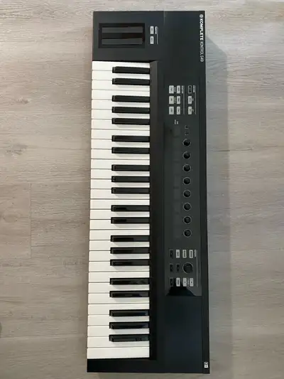 MIDI Keyboard (Komplete Kontrol S49 MK1), View more