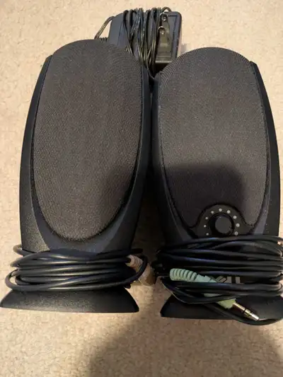Dell amplified computer speakers with headphone plug-in, Tuscany, View more