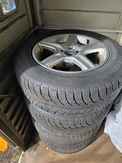 Rims were on ML 350. Bolt pattern 17 X 8JJ. Will sweeten deal with set of rim bolts and MB Winter ma...