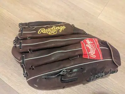 I'm selling a used Rawlings Renegade 13-inch baseball glove, perfect for any baseball enthusiast loo...
